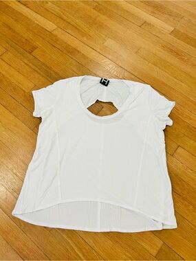H by bordeaux White Short Sleeve Top with Keyhole Back